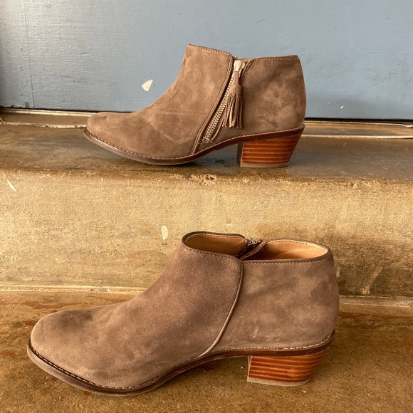 Vionic Womens Taupe Ankle Boots - Picture 5 of 7